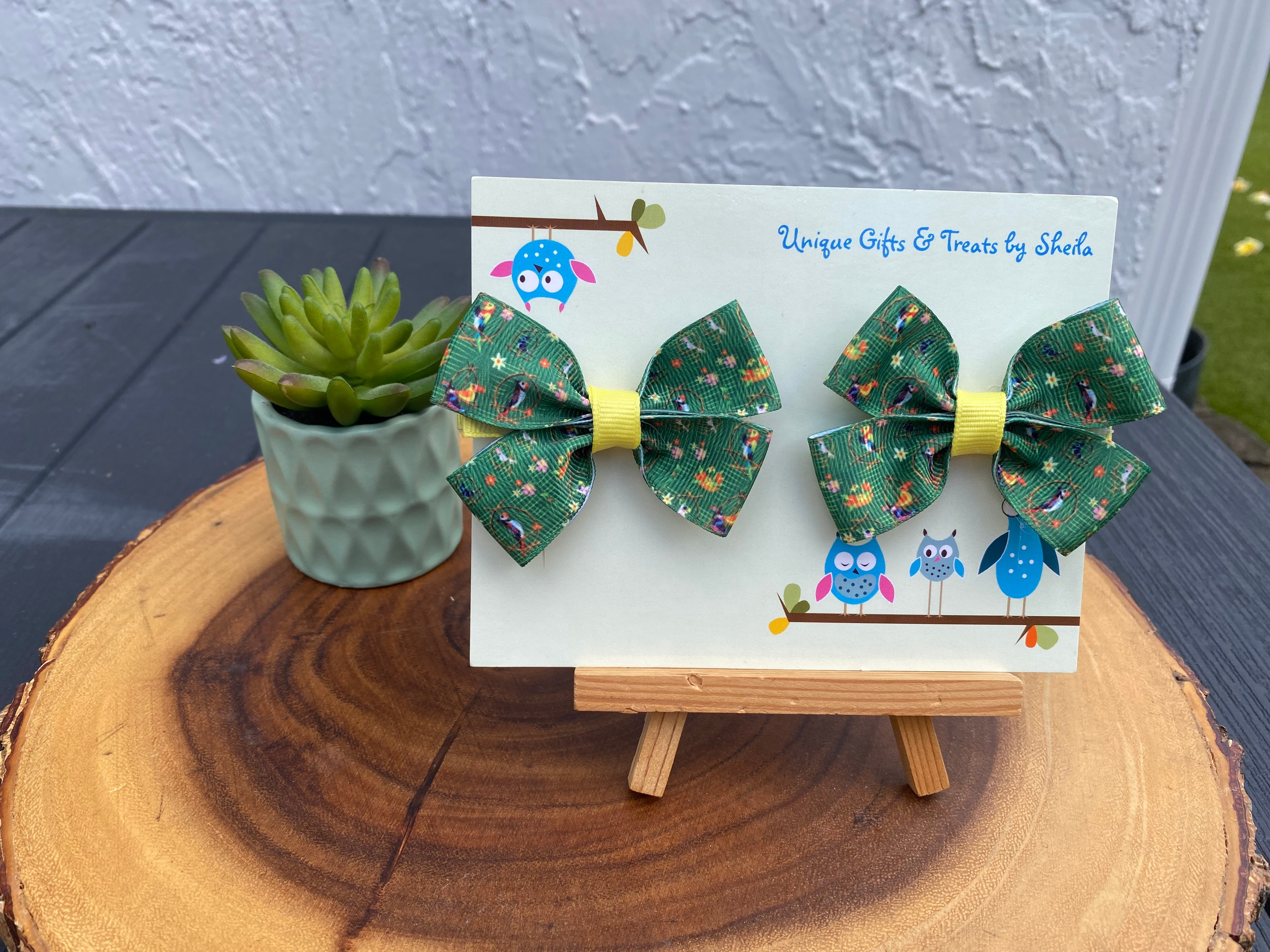 Enchanted Tiki Room; Parrots Hairbows