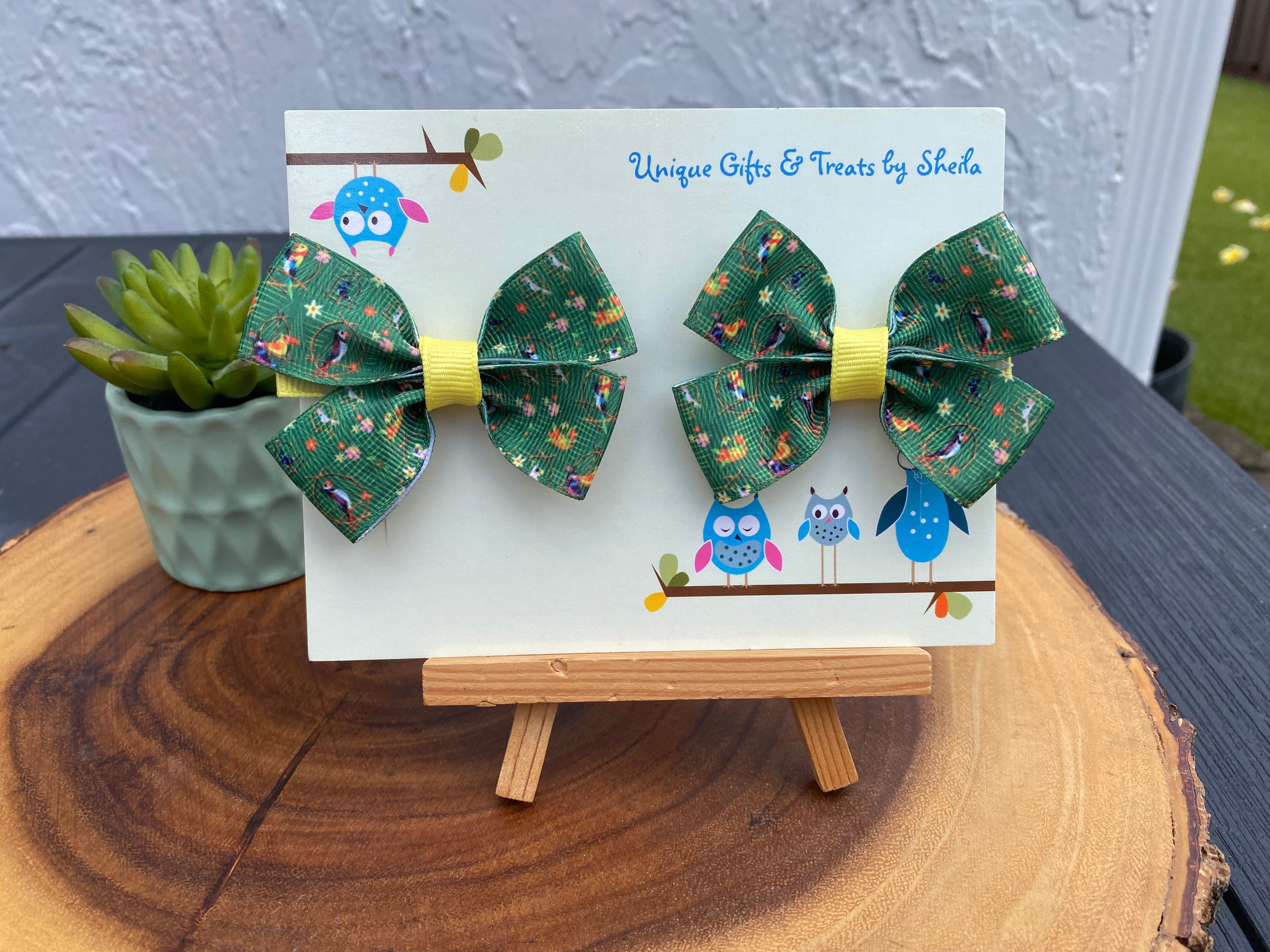 Enchanted Tiki Room; Parrots Hairbows