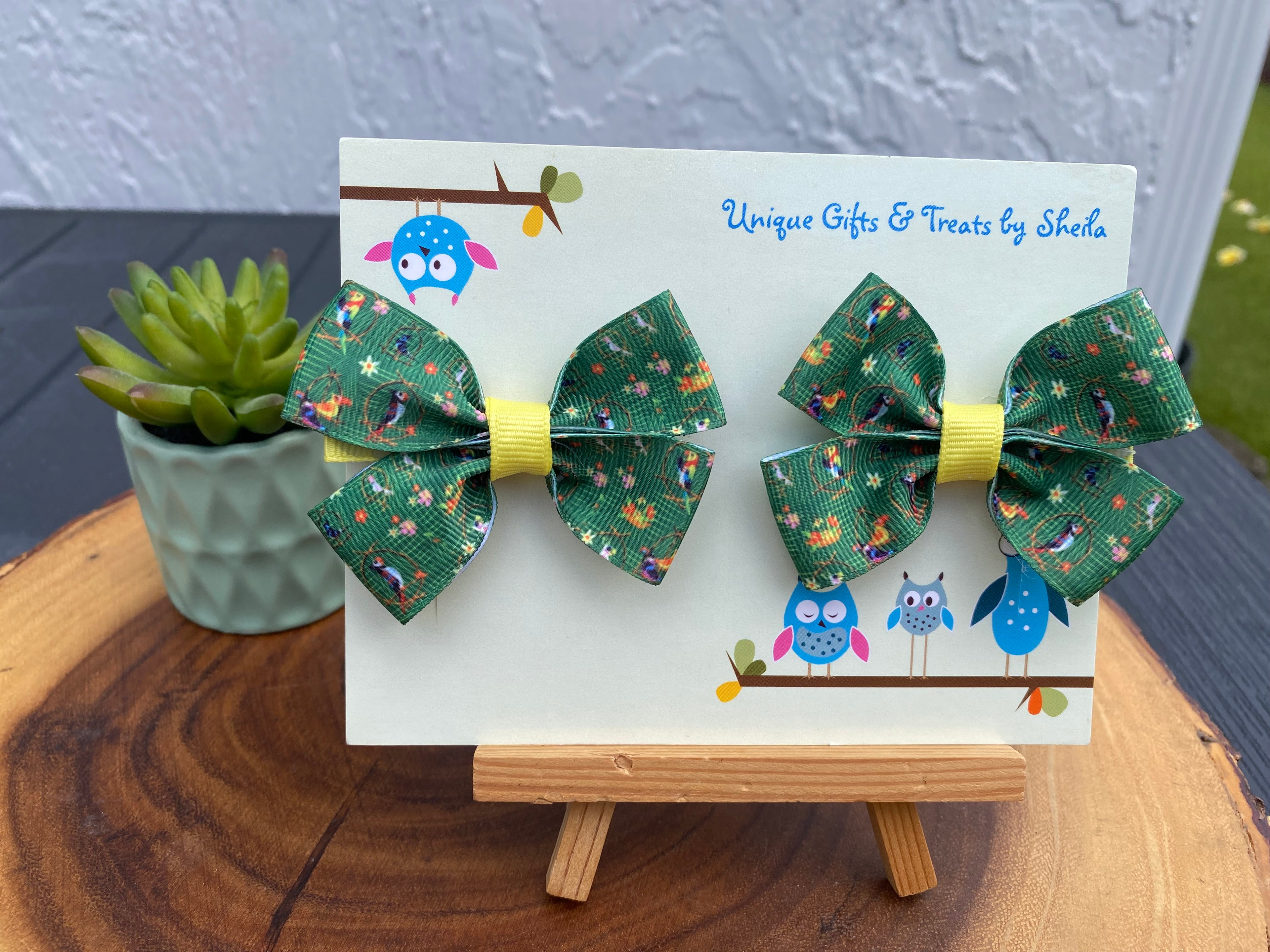 Enchanted Tiki Room; Parrots Hairbows