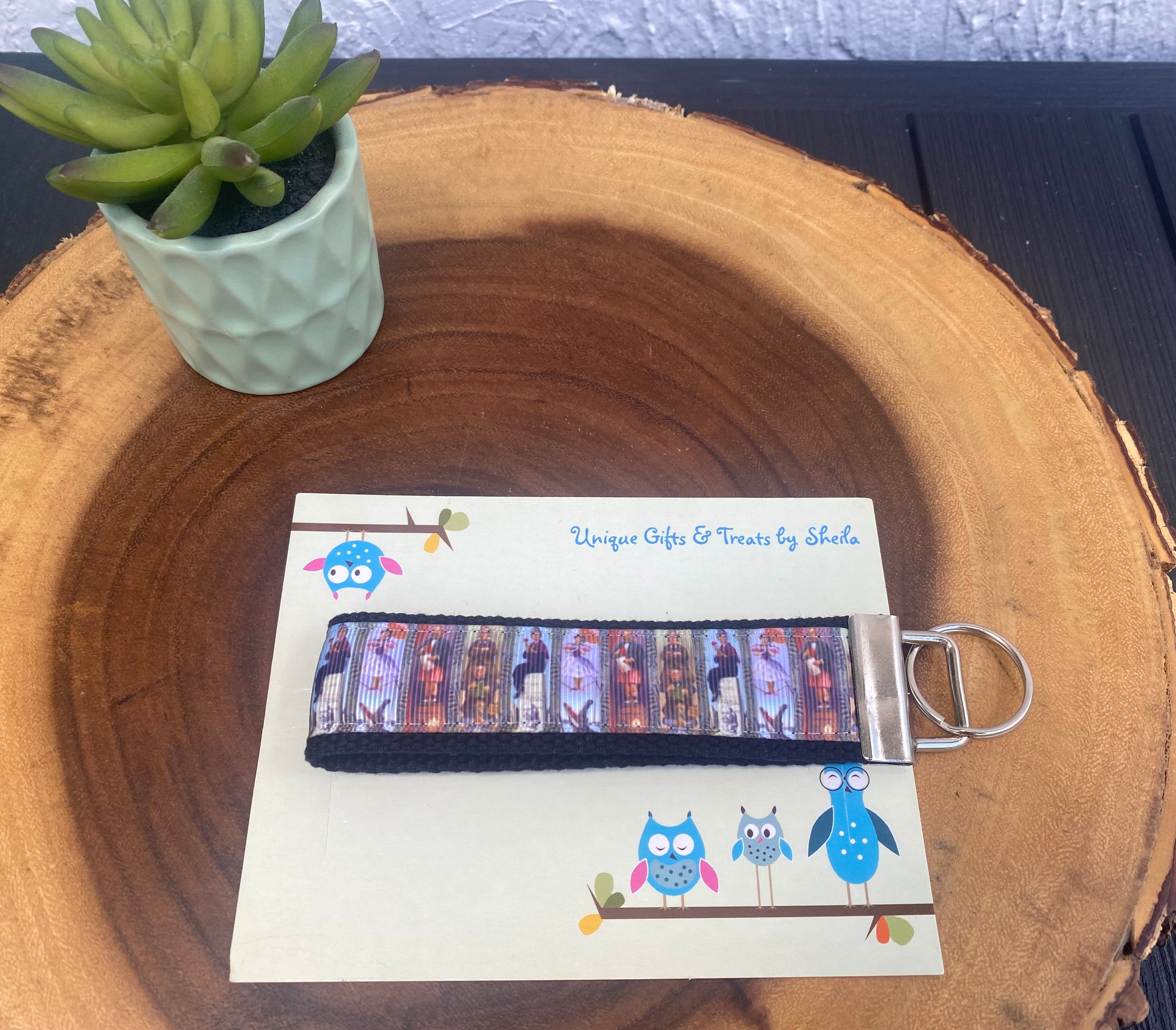 Haunted Mansion; Stretching Room Keychain;Keyfob