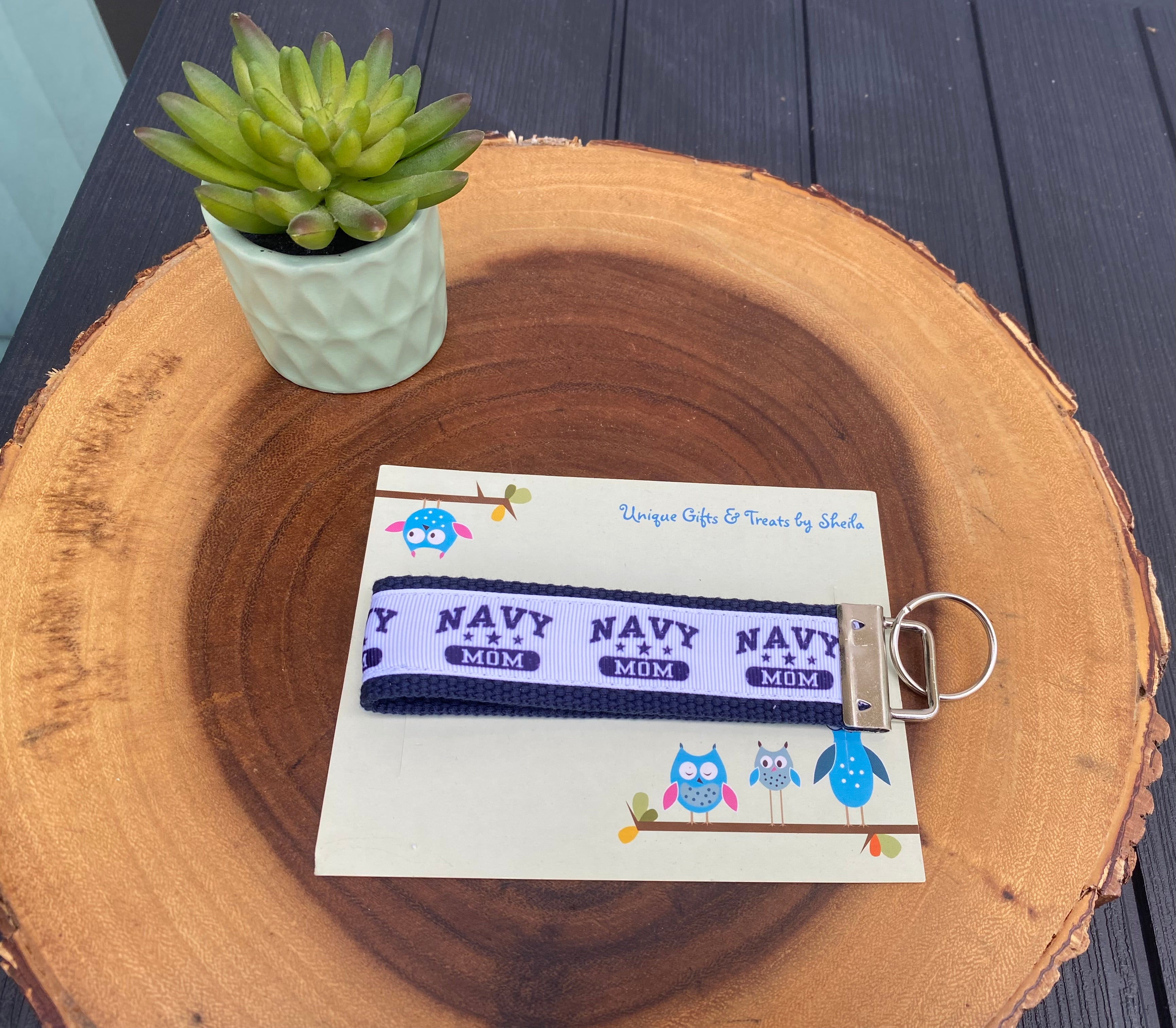 Navy Mom Keychain; Keyfob