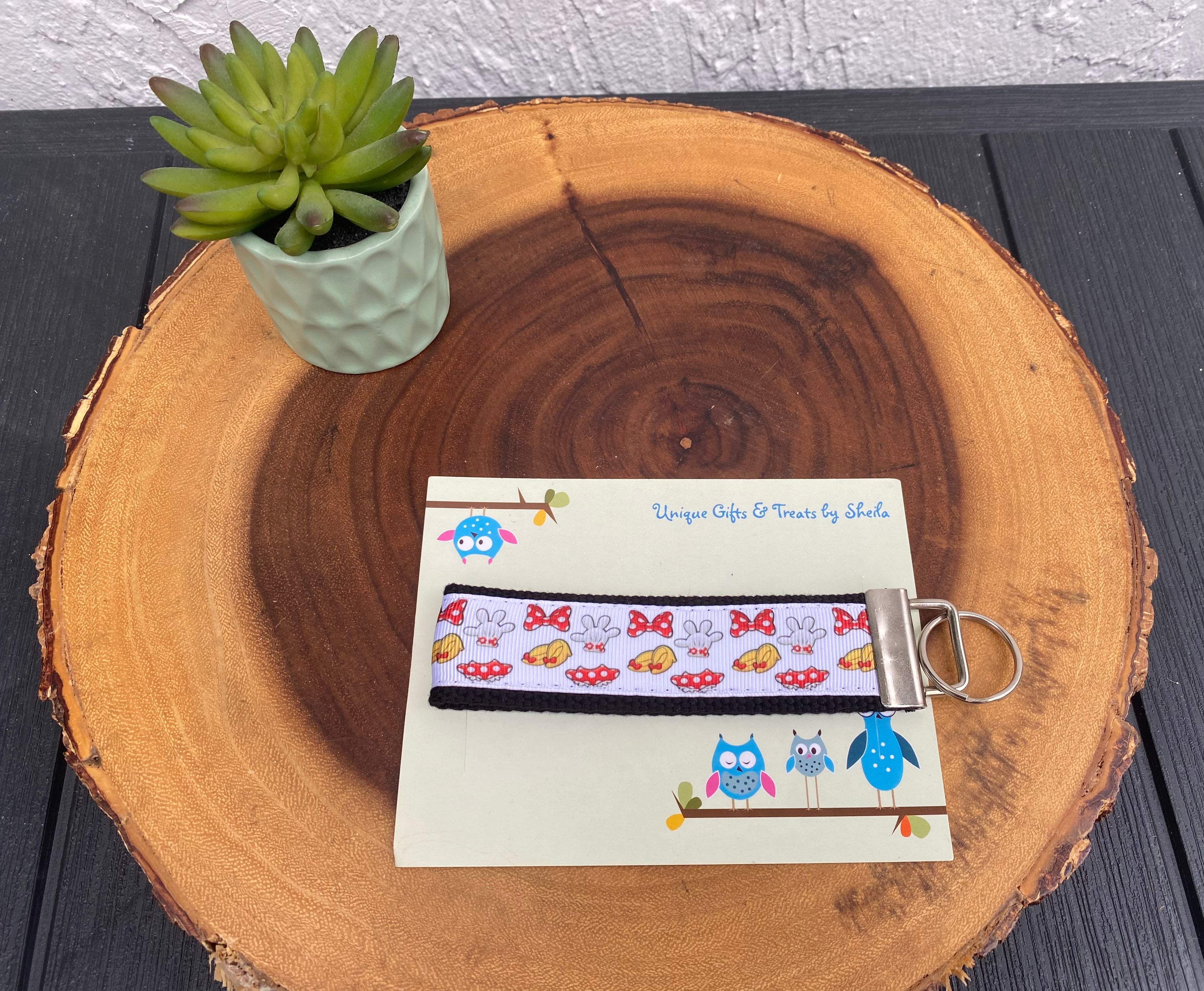 Minnie Mouse Accessories Keychain; Keyfob