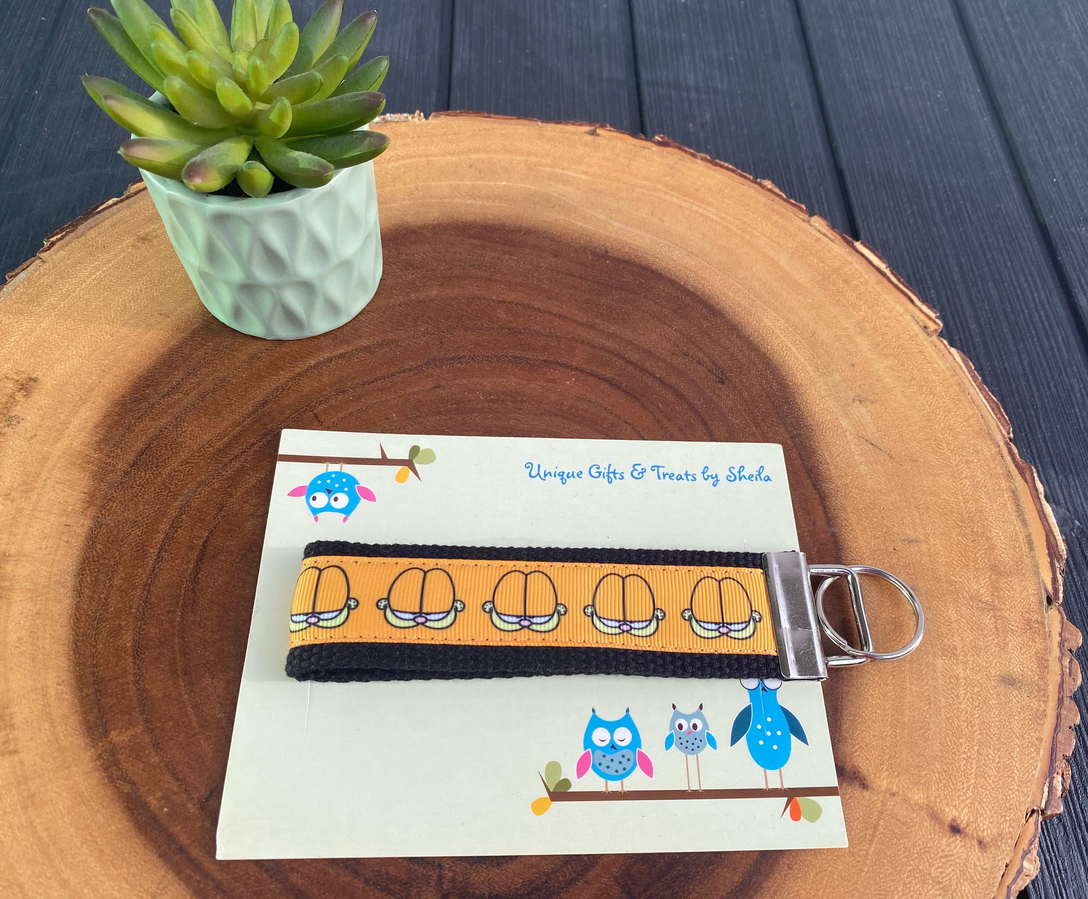 Lasagna Eating Cat; Cartoon Cat Keychain; Keyfob